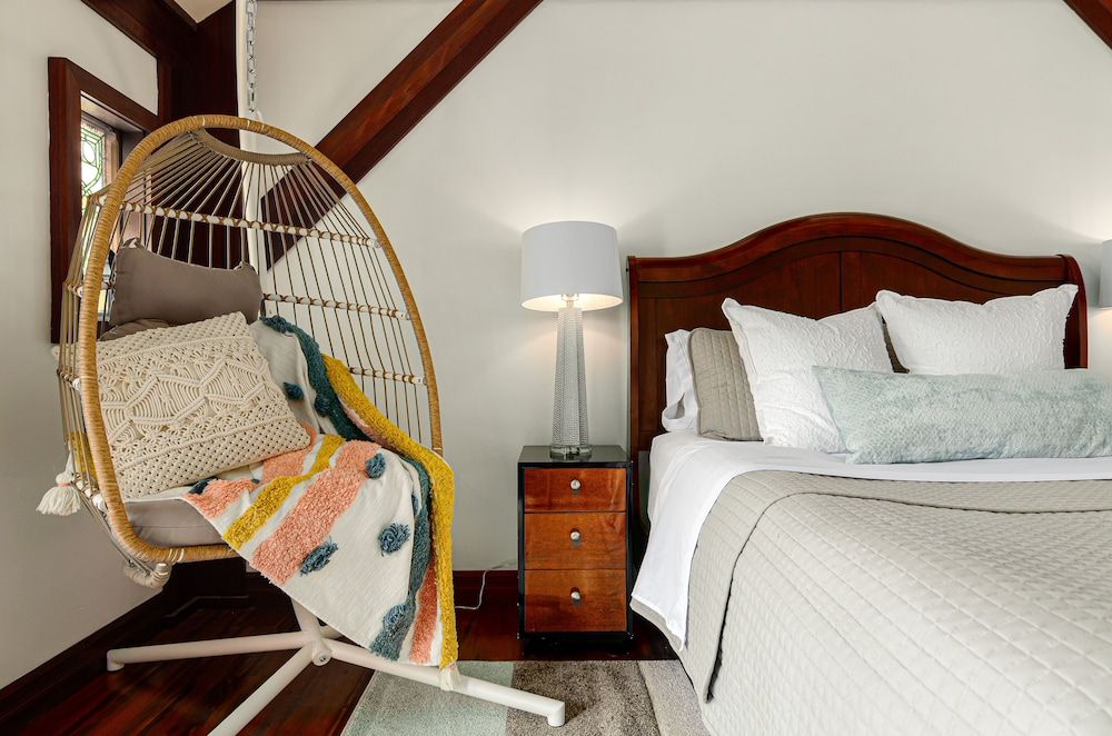 New Park Event Venue & Suites Family Room 4