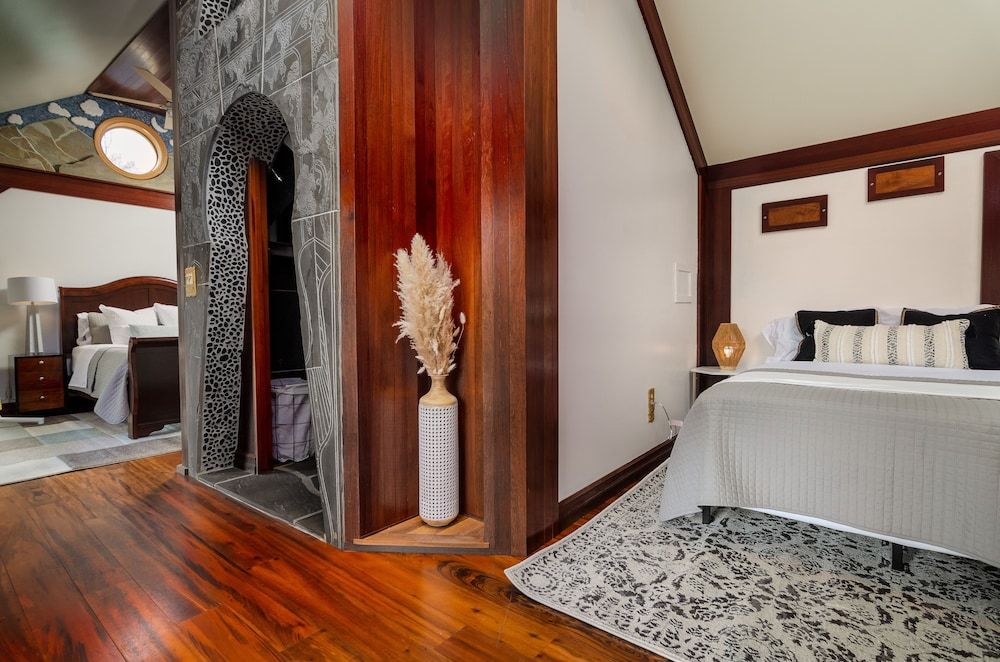 New Park Event Venue & Suites Family Room 6