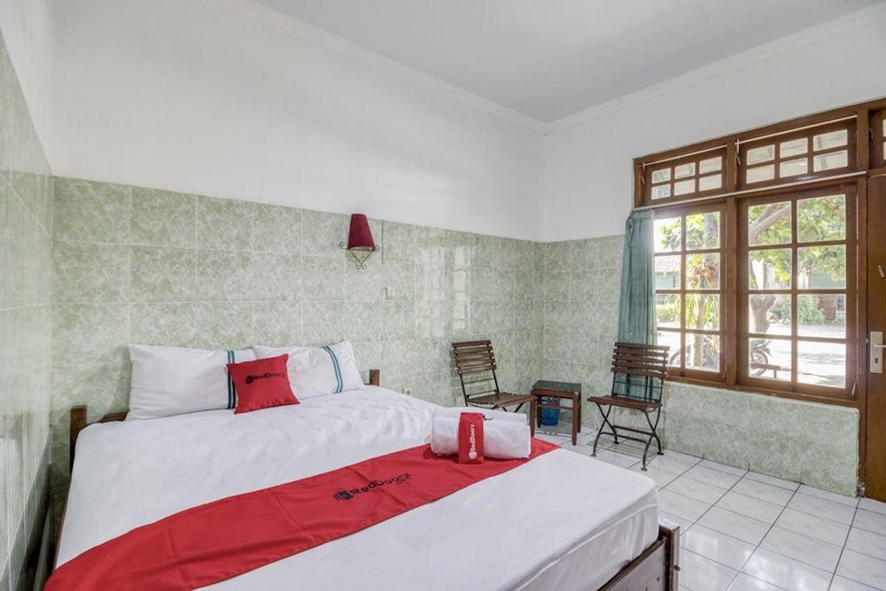 Double Room (RedDoorz)