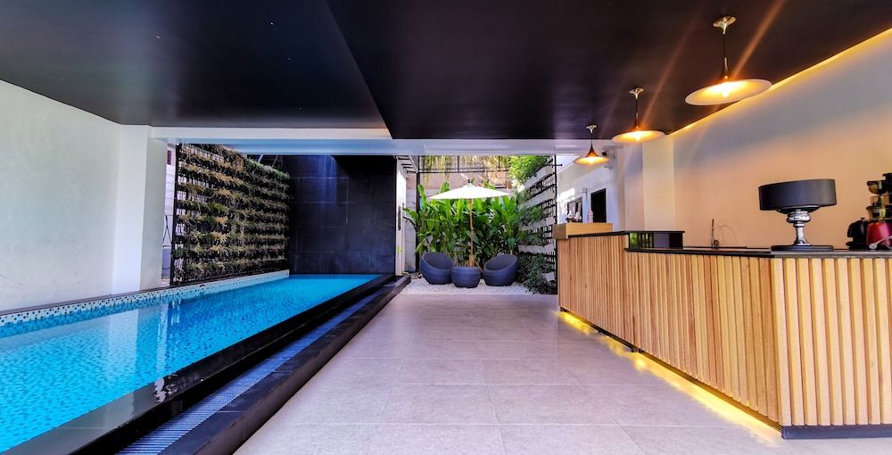 Pool Side Bar