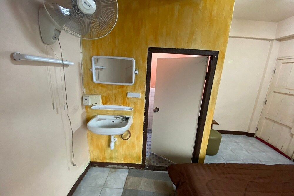 Center Home City Standard Double Room (Air Condition) 4