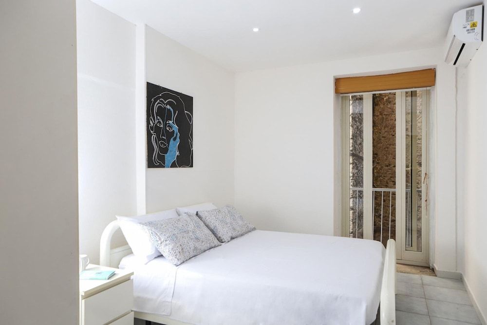 undefined Napoli Centrale Budget Apartment by Wonderful Italy 10