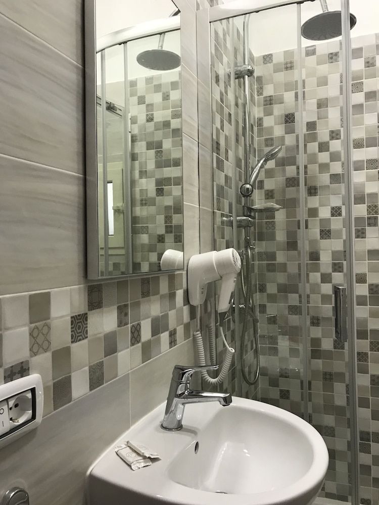 Joy Naples Deluxe Triple Room 3