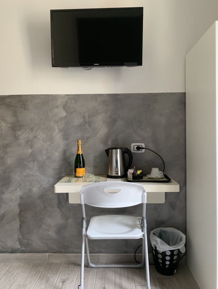 Joy Naples Comfort Single Room 8