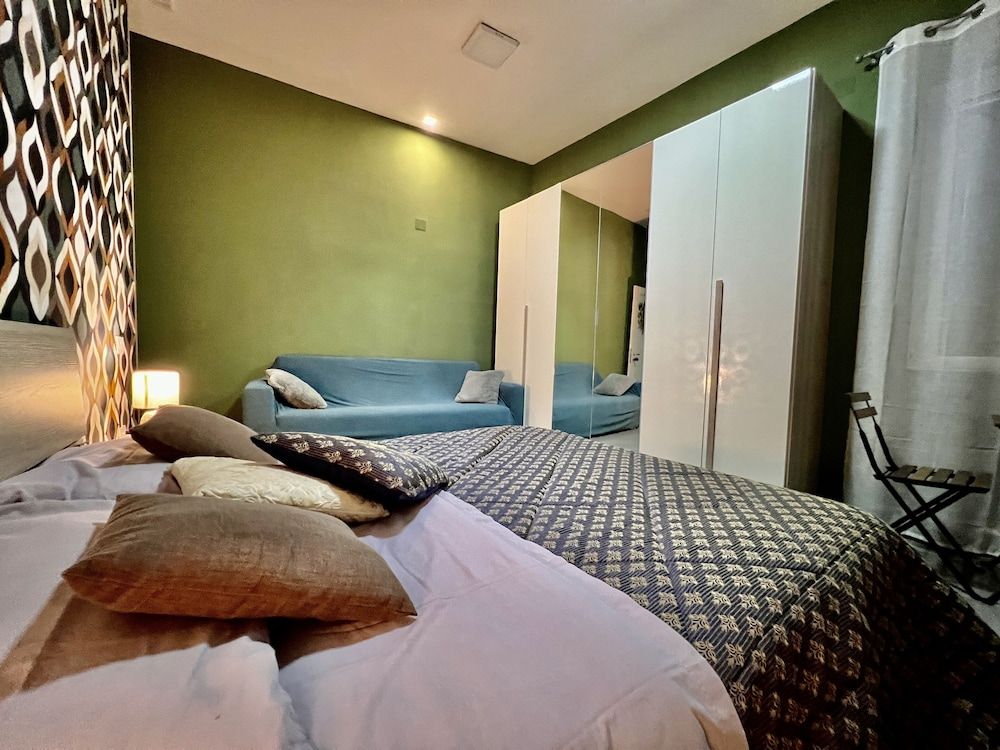 Vico Grande Family Room 28