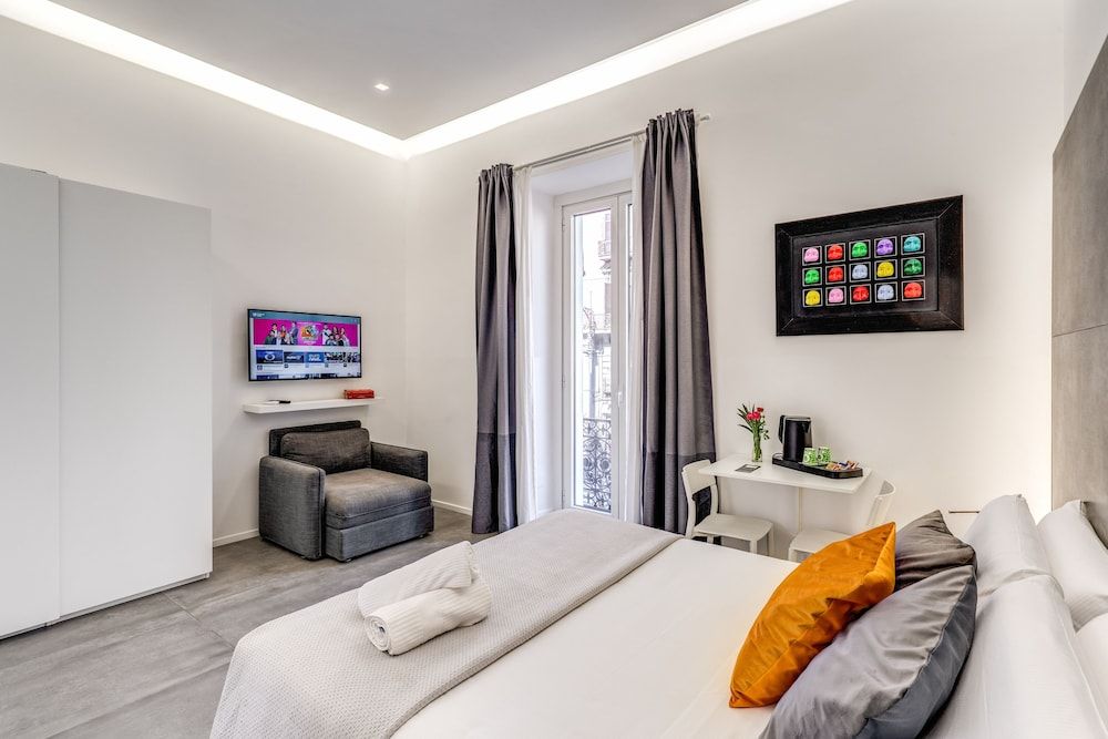 Gallery Suite Naples Deluxe Room 2