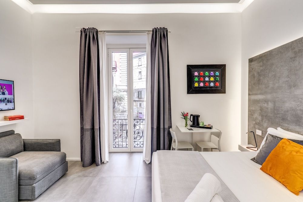 Gallery Suite Naples Deluxe Room 17