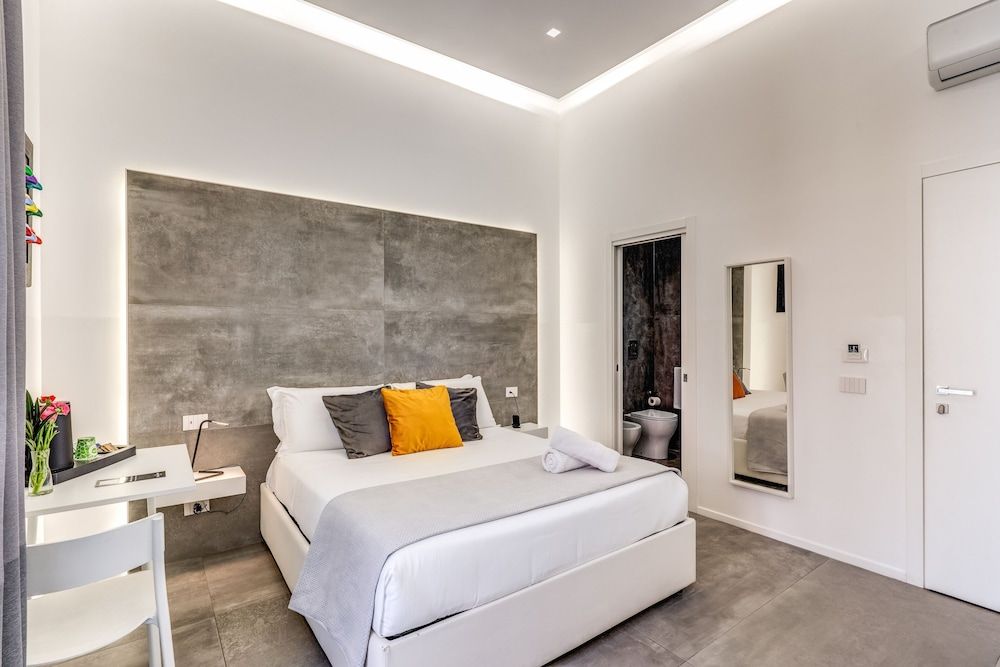 Gallery Suite Naples Deluxe Room