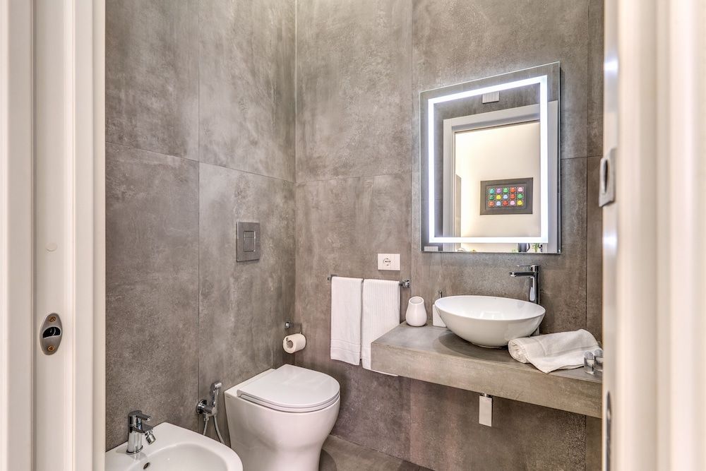 Gallery Suite Naples Deluxe Room 12