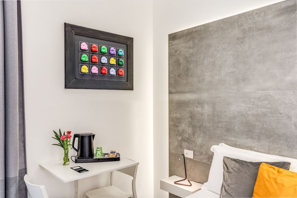 Gallery Suite Naples Deluxe Room 15