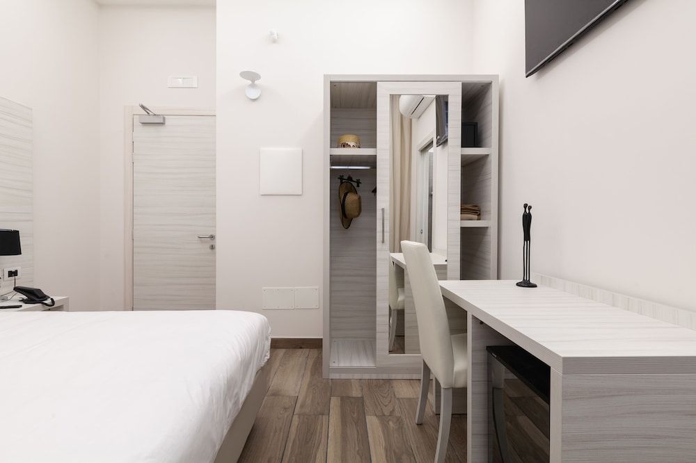 undefined HUB NAPLES 3