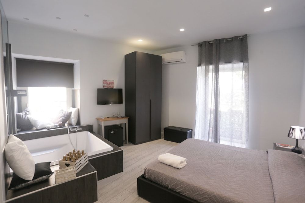 Esposito Plaza - Rooms & Suite Junior Suite, Private Pool 11
