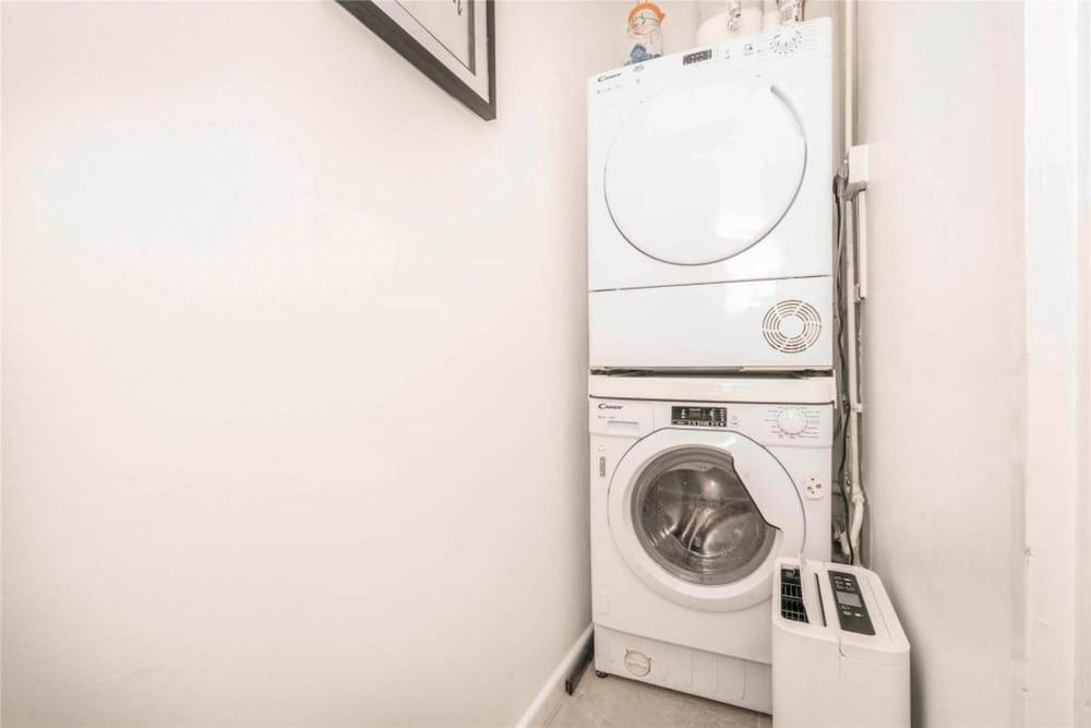 undefined Impeccable 2-bed Apartment Close to City Centre 6