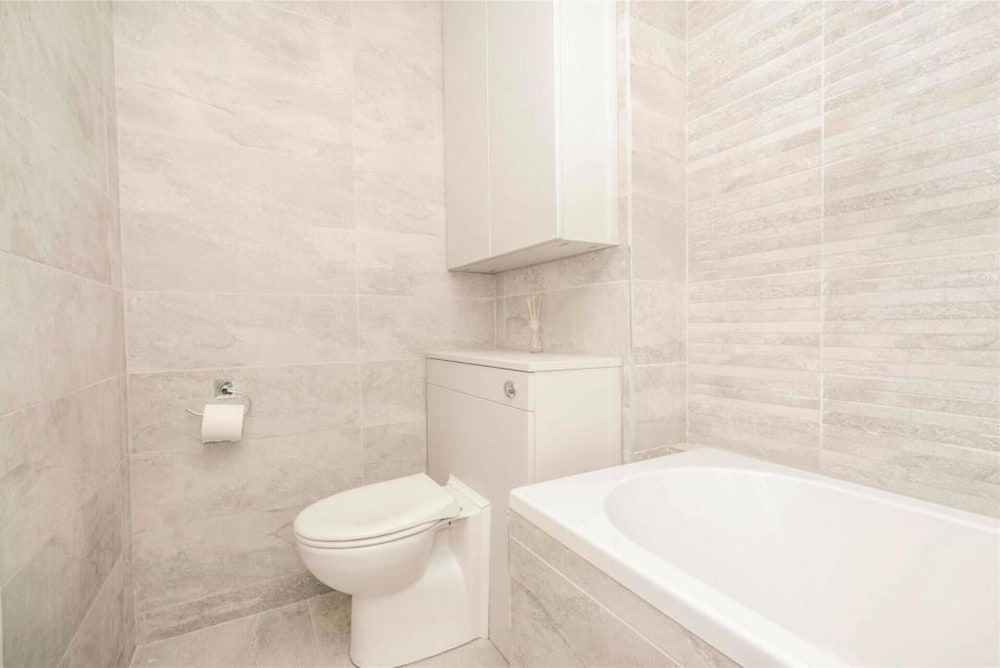 undefined Impeccable 2-bed Apartment Close to City Centre 5