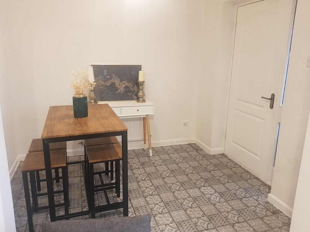 Beautiful 2-bed House in Bolton With Free Parking House 10