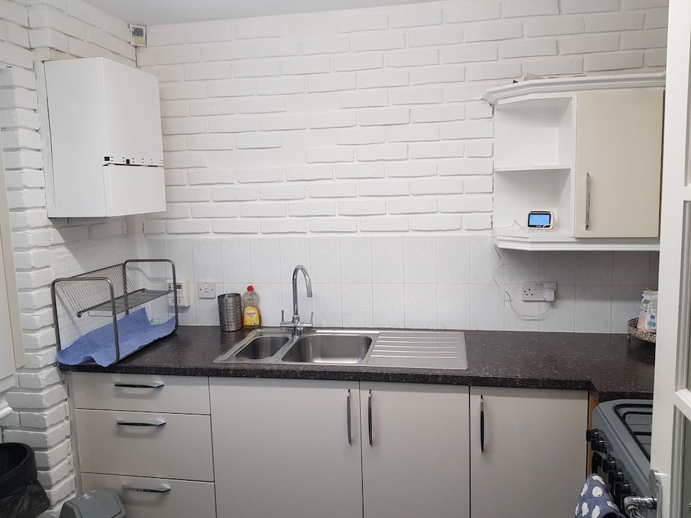 Beautiful 2-bed House in Bolton With Free Parking House 7