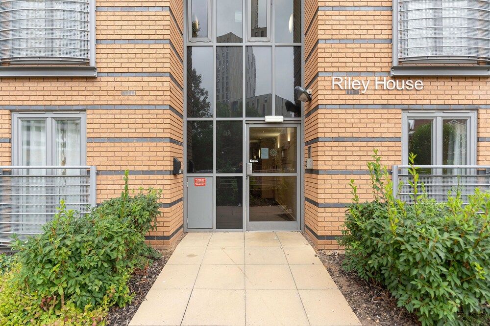 undefined Riley House Spacious City Apartment 6