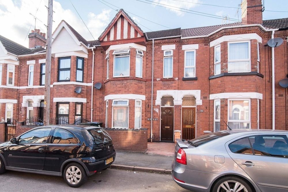 Contractor 4-bed House in Coventry