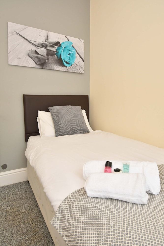 Single Room, Private Bathroom