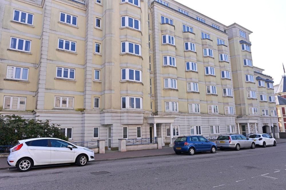 Stagedoor Apartment