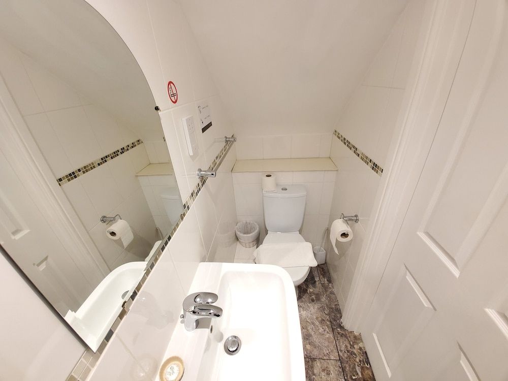 Sleeplicity London Heathrow Double Room PLUS 4