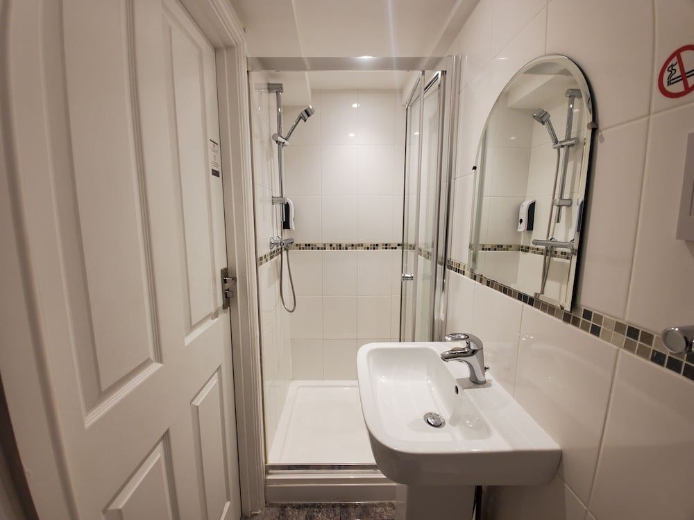 Sleeplicity London Heathrow Double Room PLUS 3