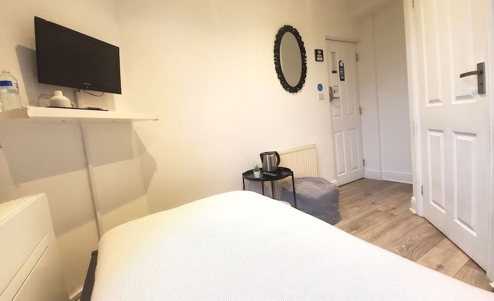 Sleeplicity London Heathrow Single Room 3