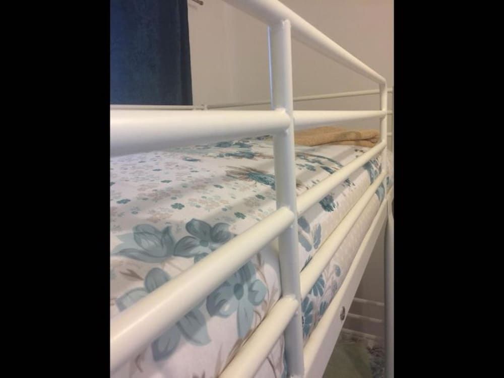 undefined Small Modern Comfortable 2 Bedroom Apartment - Cmyr 3