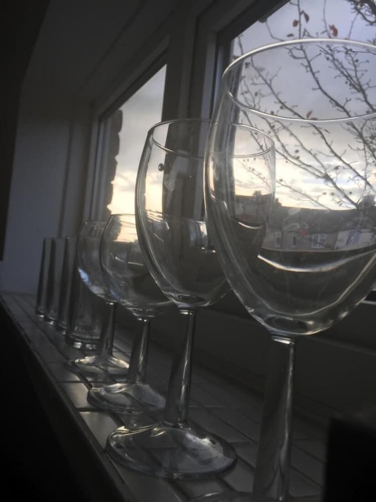 undefined Small Modern Comfortable 2 Bedroom Apartment - Cmyr 8