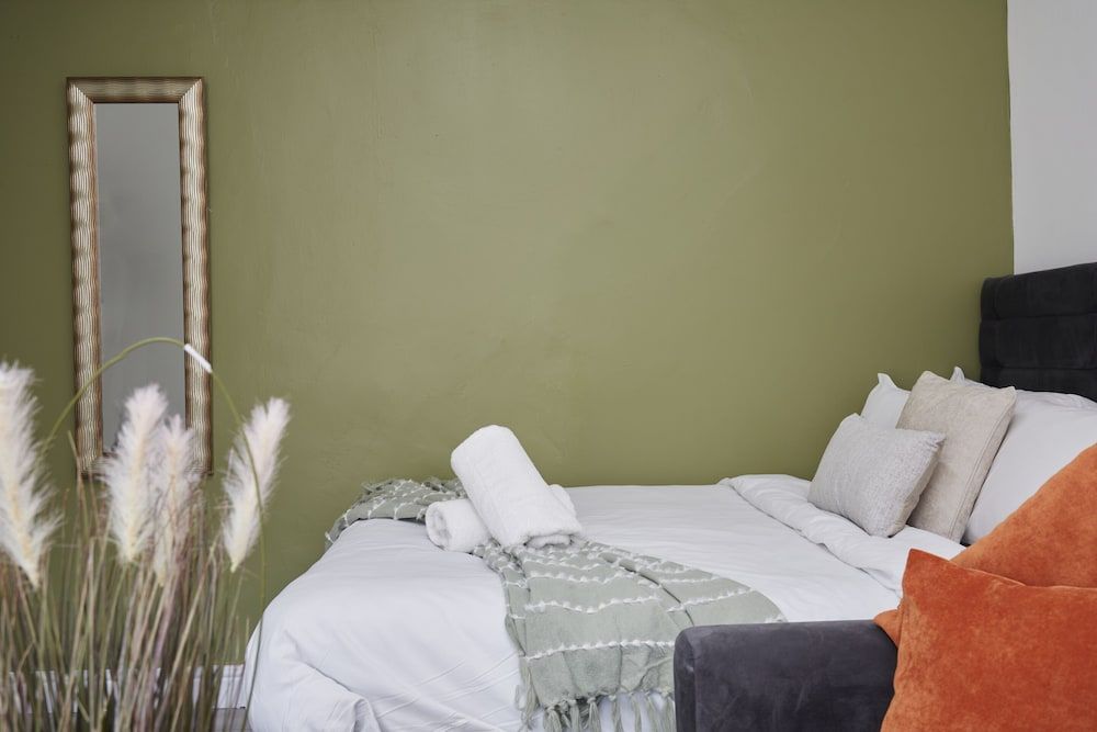 BV Royal Comfy Studiosuite Queensgate Huddersfield Deluxe Studio, Ensuite 4