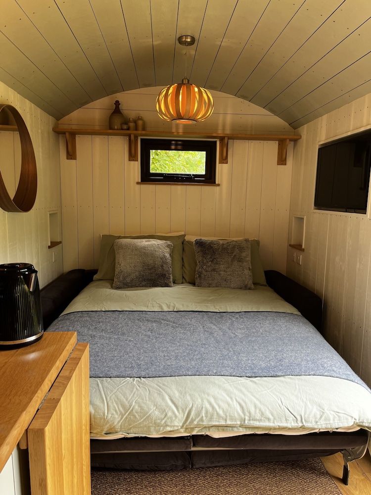 Luxury Cabin, Ensuite (The Jolly Potter)