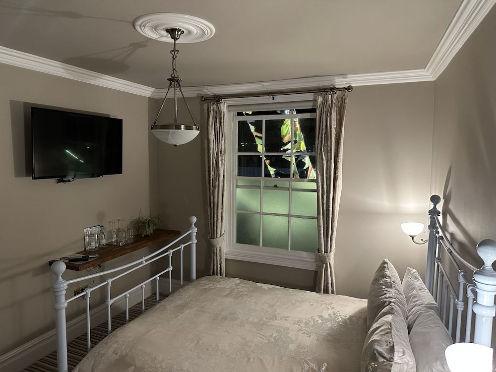 The Beetroot Double Room, Courtyard View (Room A) 2