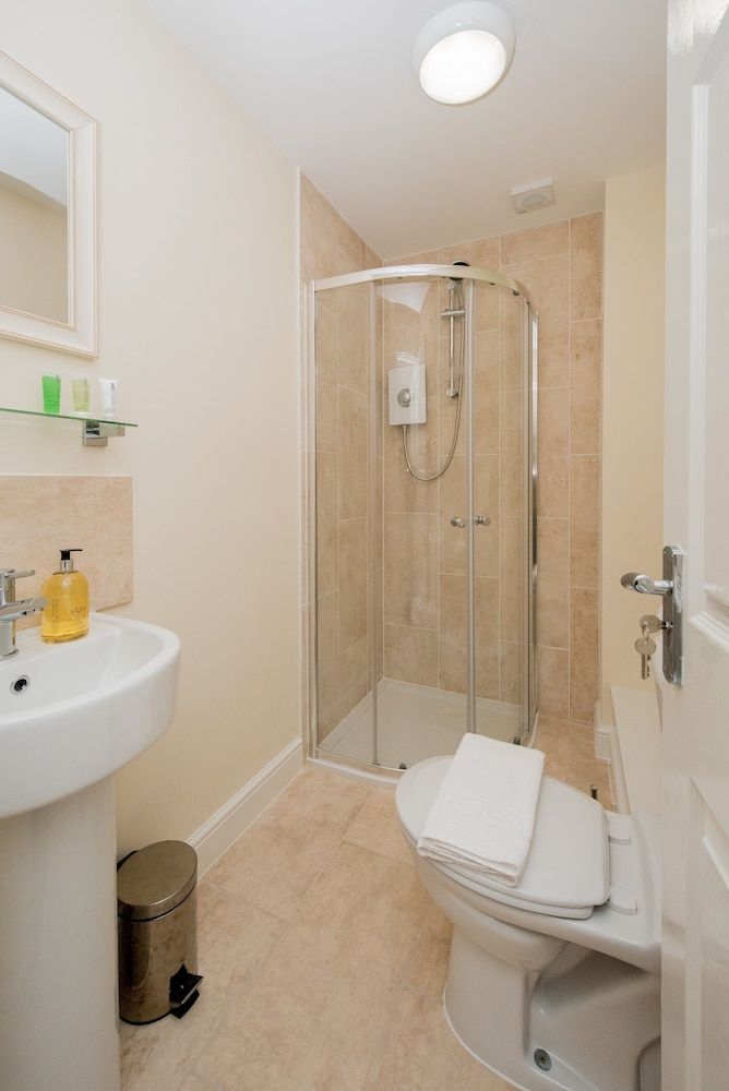 Kennedy House by Your Lettings UK Townhome 15