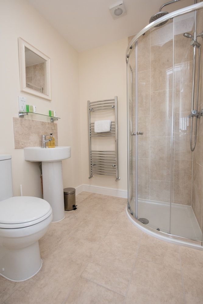 Kennedy House by Your Lettings UK Townhome 16