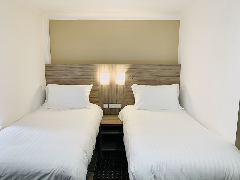 Twin Bed Room