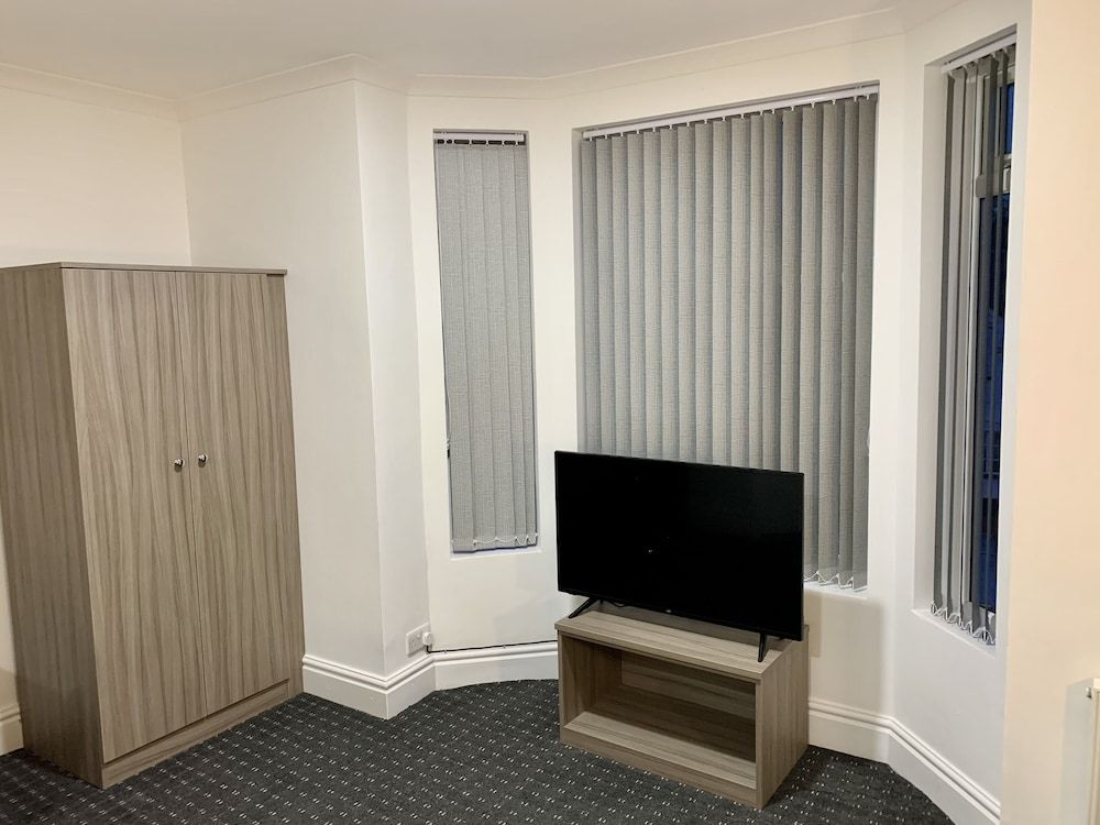 De Regency Style Hotel Family Room 4