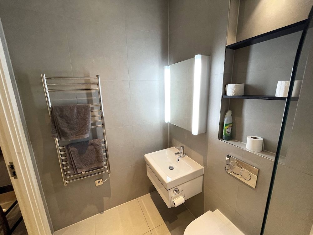 undefined Stunning 1-bed Deluxe Apartment in Slough 8