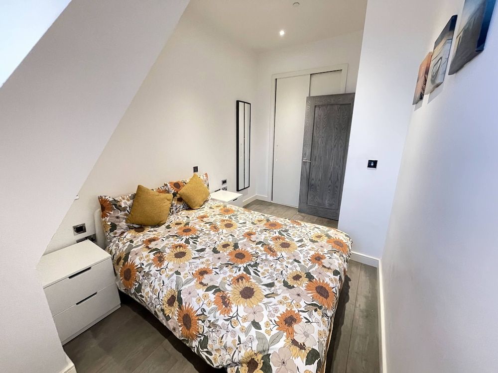 undefined Stunning 1-bed Deluxe Apartment in Slough 5