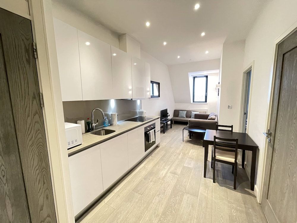 undefined Stunning 1-bed Deluxe Apartment in Slough