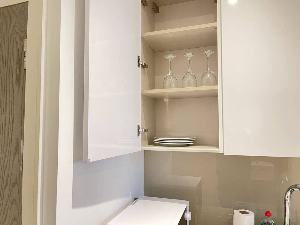 undefined Stunning 1-bed Deluxe Apartment in Slough 9