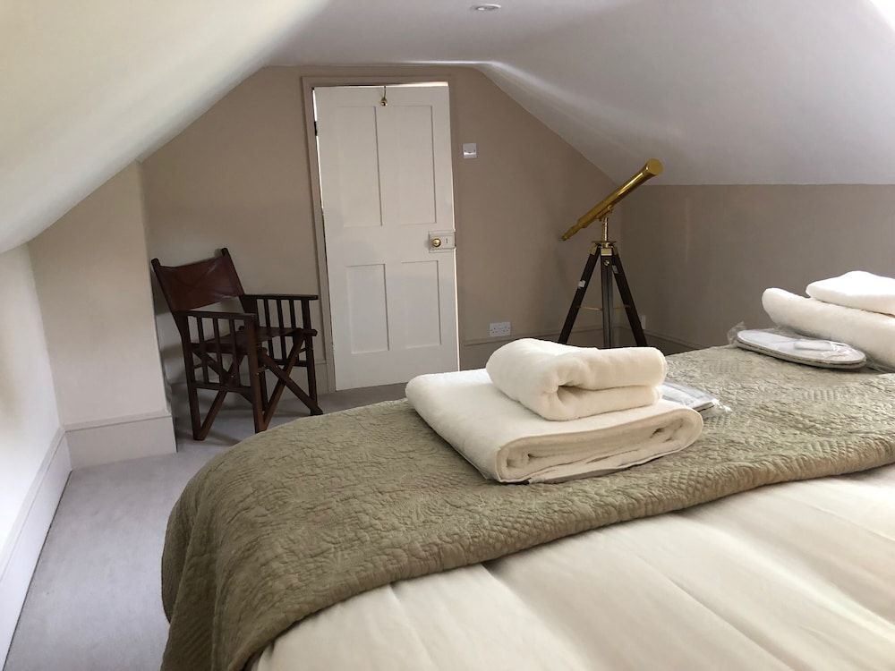 undefined Slade Farmhouse 9