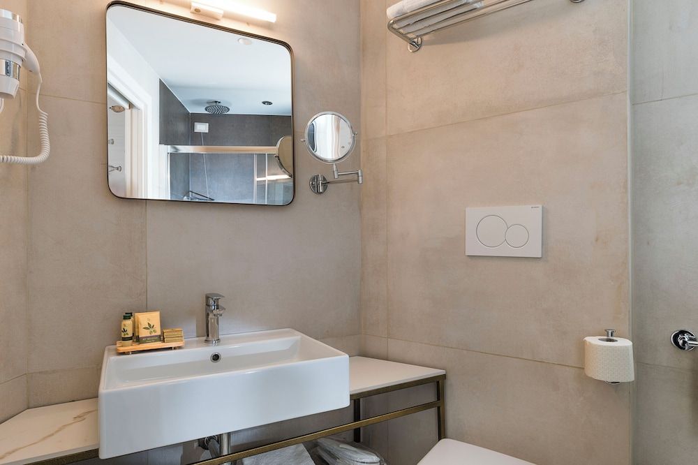 Belduomo Deluxe Double or Twin Room 4