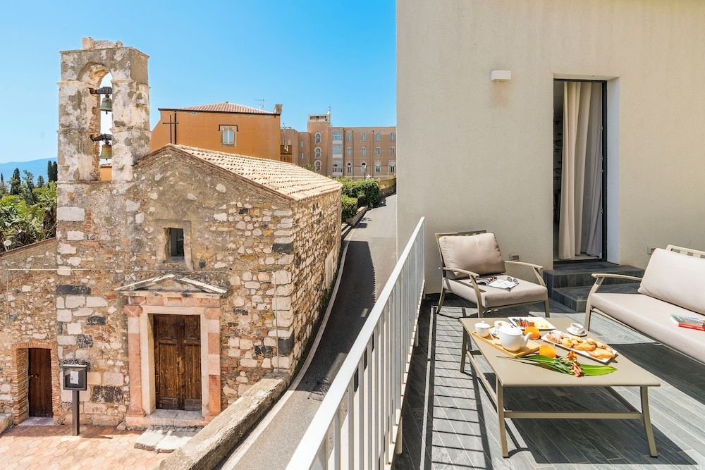 Belduomo Luxury Condo, 2 Bedrooms, Terrace, Sea Facing 5