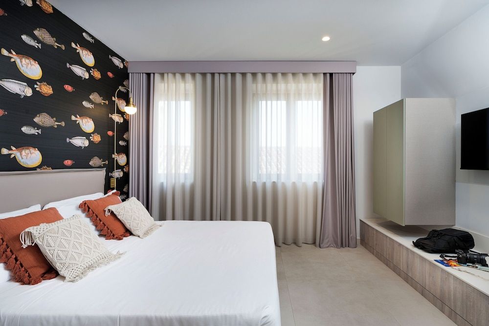 Belduomo Luxury Condo, 2 Bedrooms, Terrace, Sea Facing 2