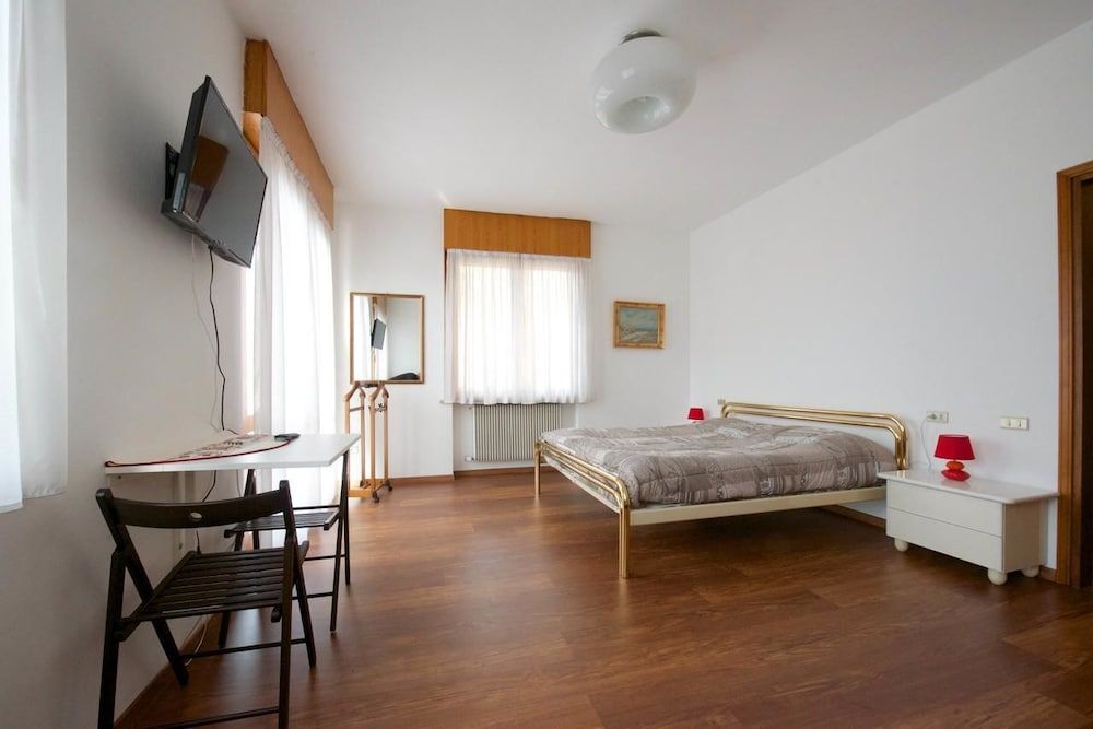 Room, Multiple Beds, Private Bathroom