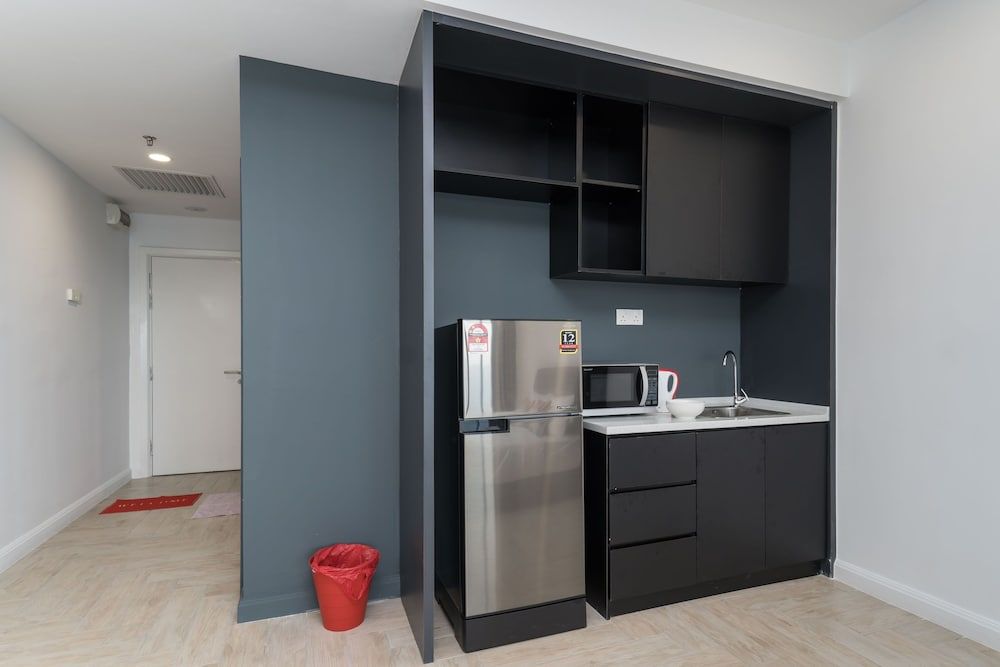 OYO Home 44050 Essential Studio Empire Marriot Classic Apartment 15