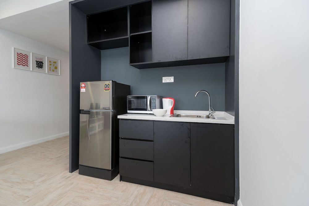 OYO Home 44050 Essential Studio Empire Marriot Classic Apartment 17