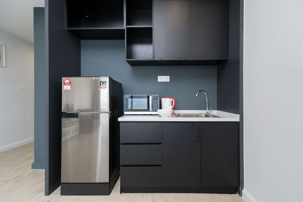 OYO Home 44050 Essential Studio Empire Marriot Classic Apartment 16