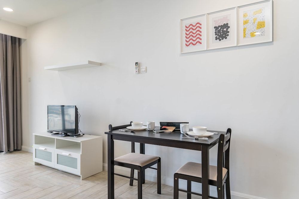 OYO Home 44050 Essential Studio Empire Marriot Classic Apartment 11