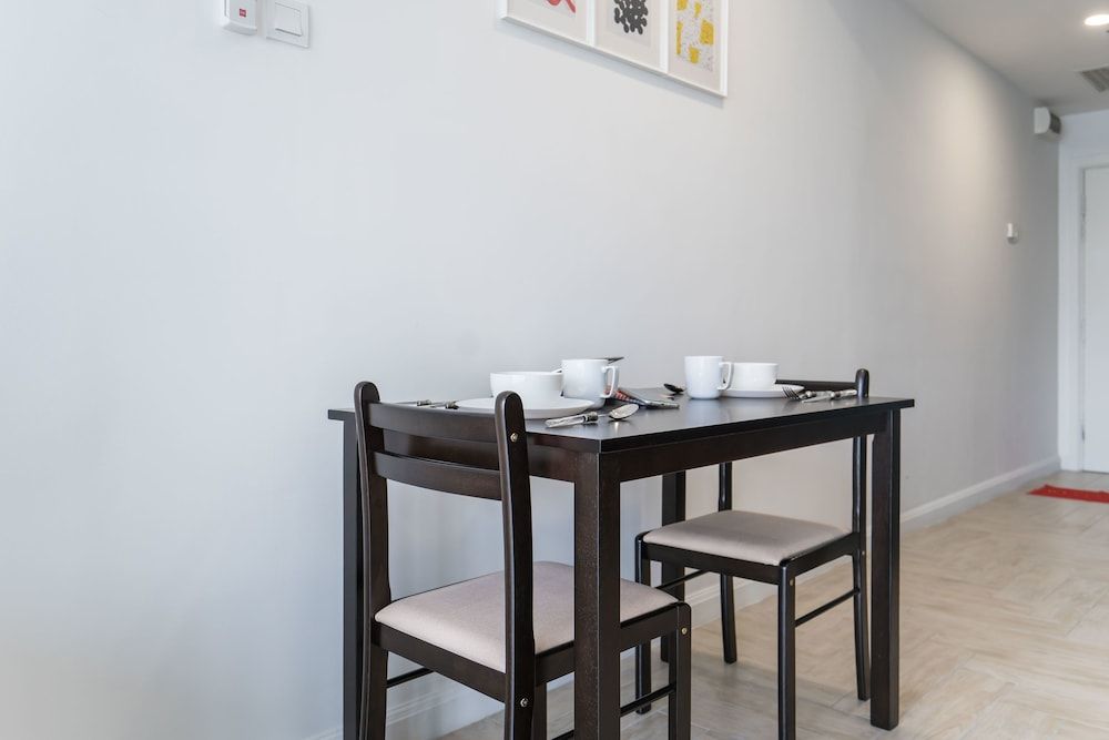 undefined OYO Home 44050 Essential Studio Empire Marriot 10